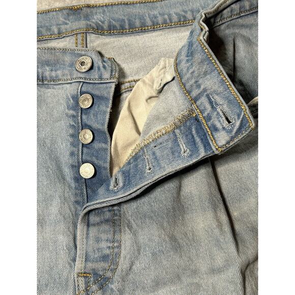 Levis 501 Jeans Women W33 L32 Button Fly Light Blue Denim Slight Taper - Picture 3 of 16